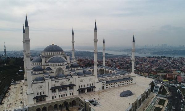 Erdogani inauguron xhaminë më të madhe në Turqi, i zë 63 mijë besimtarë