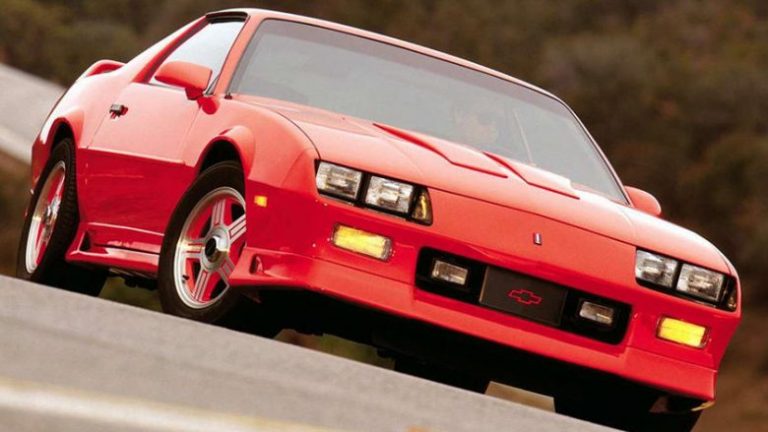Zjarri dëmtoi dhjetëra Camaro dhe Corvette të vjetër, që do bëheshin pjesë e një filmi (Video)