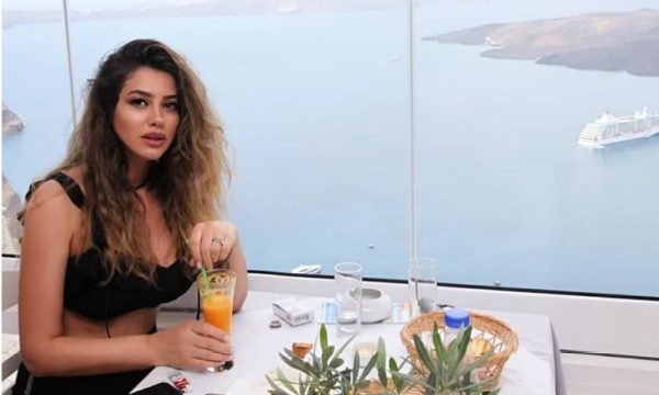 Dhjetë fotot më seksi të Arjola Demirit