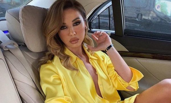 Aurela Hoxha mbërrin me helikopter privat në Kanë