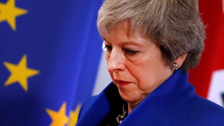 Kryeministrja britanike Theresa May jep dorëheqje