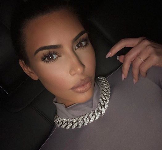 Kim Kardashian tregon kush është këngëtarja e saj e preferuar, do të habiteni!