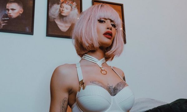 Dafina Zeqiri, një biondinë tepër seksi