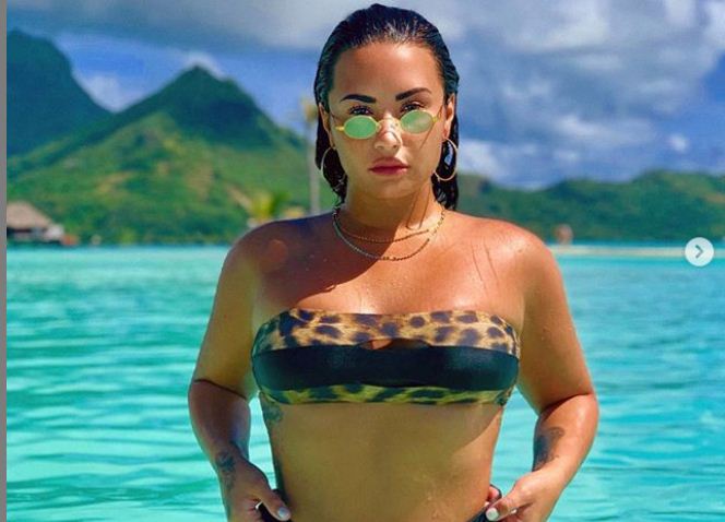 Demi Lovato tregon si po e merr vetën, teksa poston fotografi të “nxehtë”