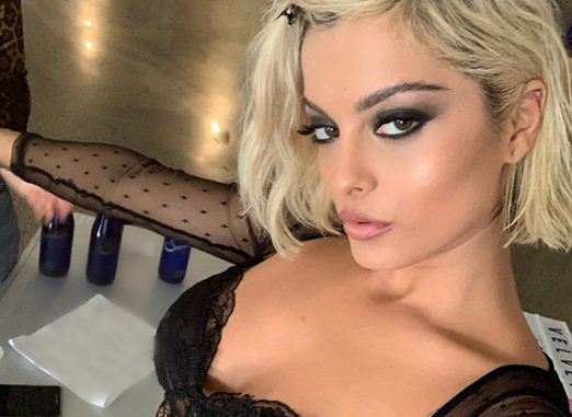 Bebe Rexha pozon për revistën italiane, shfaqet atraktive dhe elegante
