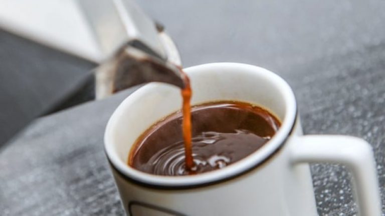Deri në 25 kafe brenda dite nuk ndikojnë negativisht në zemër