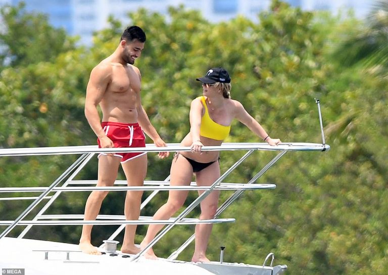 Vajza problematike Britney Spears poza të nxehta me të dashurin në pushime