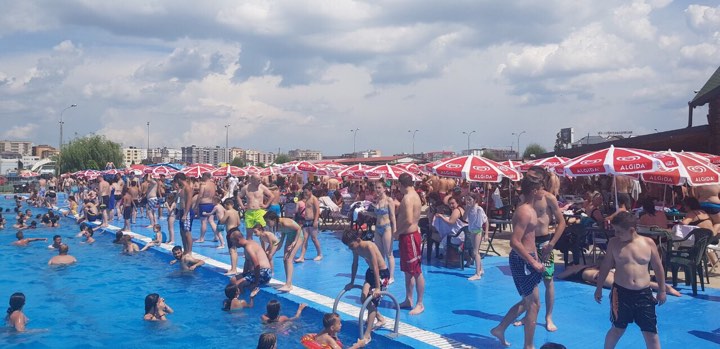 Qindra vizitor në pishinën ERZA Lipjan