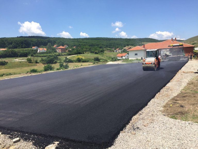 Edhe fshati Leletiq bëhet me fushë të hapur sportive