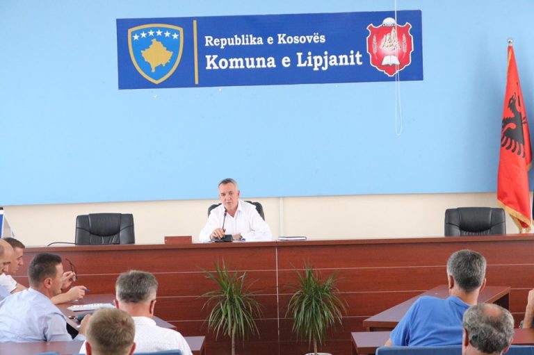 Kryetari Imri Ahmeti mban debat publik me qytetarë