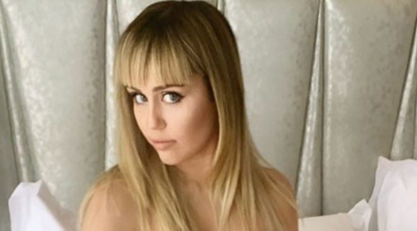 Miley “çmendet” sërish
