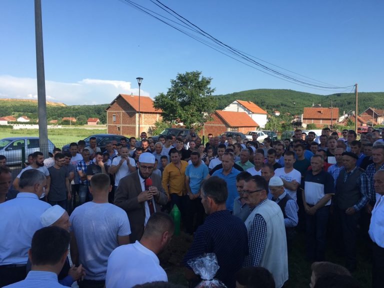Familja Vuniqi falë gjakun familjes Nishori në Vërshevc