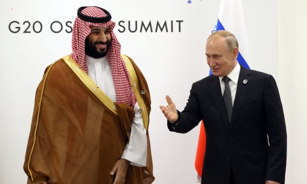 Arabia Saudite dhe Rusia pajtohen për kufizimin e prodhimit të naftës