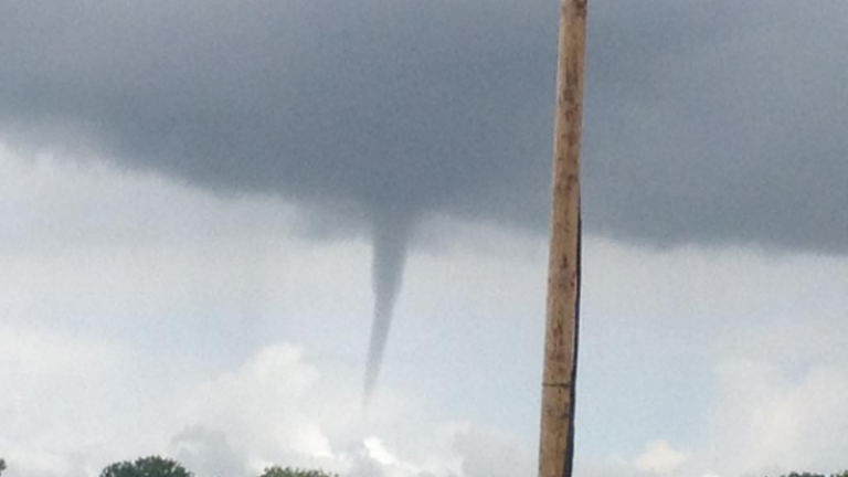 Filmohet një mini-tornado në Lipjan |PAMJE