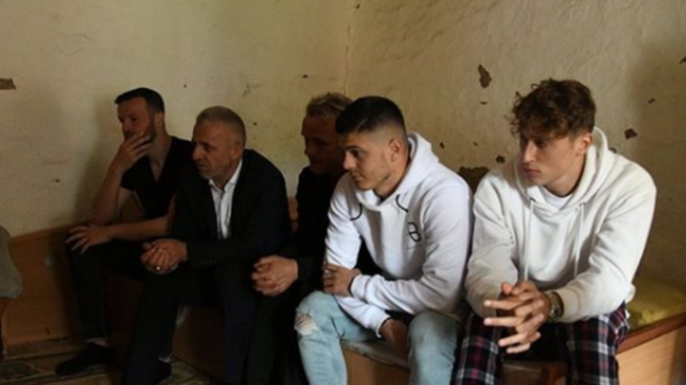 Përfaqësuesja e Kosovës në futboll bën me shtëpi një familje në fshatin Janjevë |PAMJE