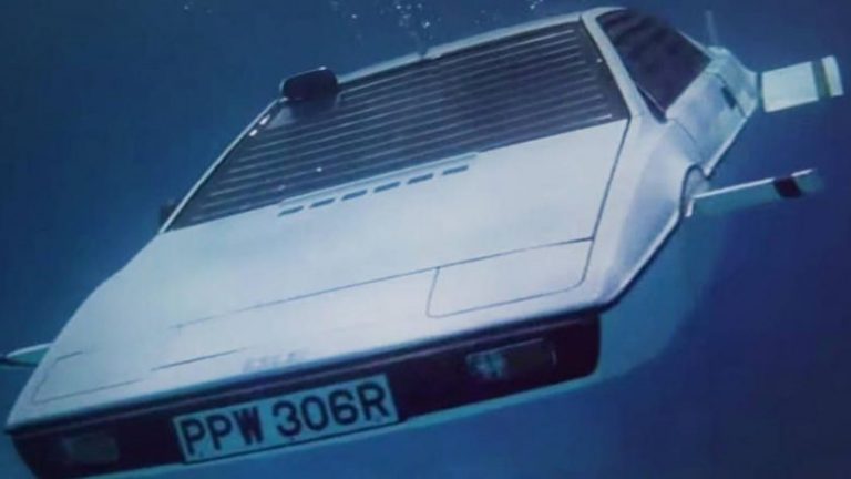 Tesla mund të krijojë një makinë që ka edhe mundësi të lëvizë nën ujë (Foto)