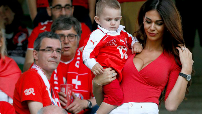 Ish gruaja e futbollistit Blerim Xhemajli provokon me paraqitjen nga plazhi