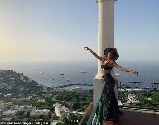 Nicole Scherzinger shfaqet mjaft seksi nga pushimet e saj në Capri
