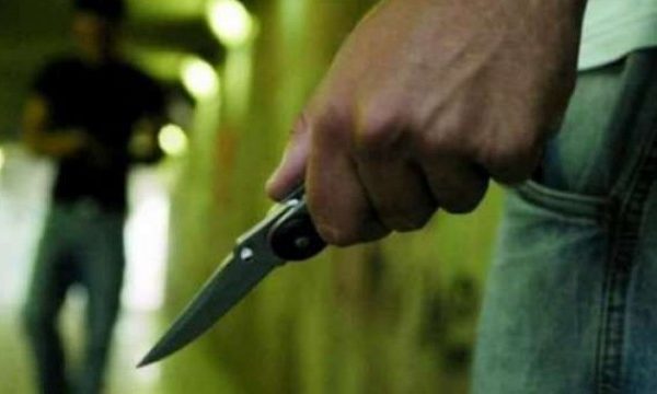 E godet me thikë policin në Suharekë, ja si ndodhi ngjarja
