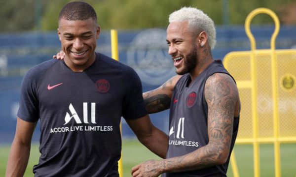 Neymar iu bashkohet shokëve të skuadrës në PSG… tani për tani