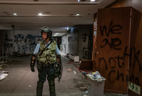 Kina: Protestat e dhunshme në Hong Kong janë të papranueshme