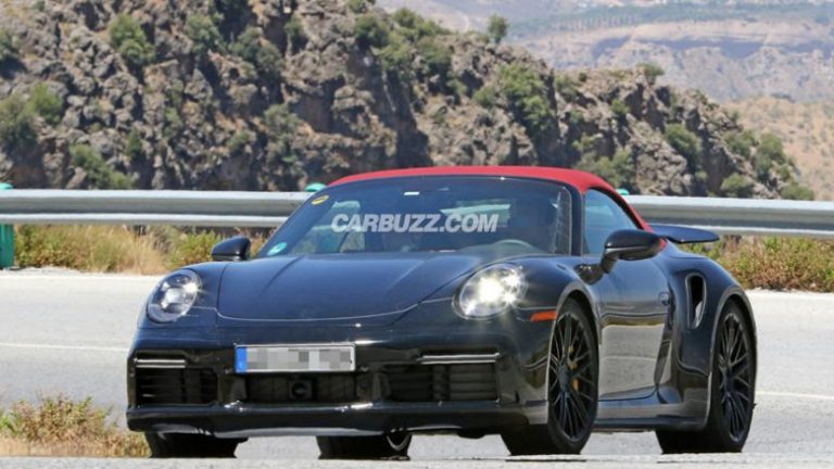 Kapet duke u testuar Porsche 911 Turbo me tavan të hapur