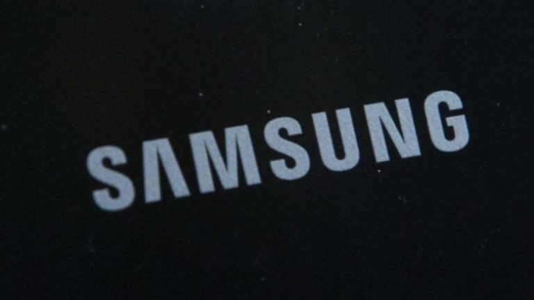 Samsung akuzohet për pretendime të rrejshme në lidhje me rezistencën ndaj ujit të telefonave të tyre