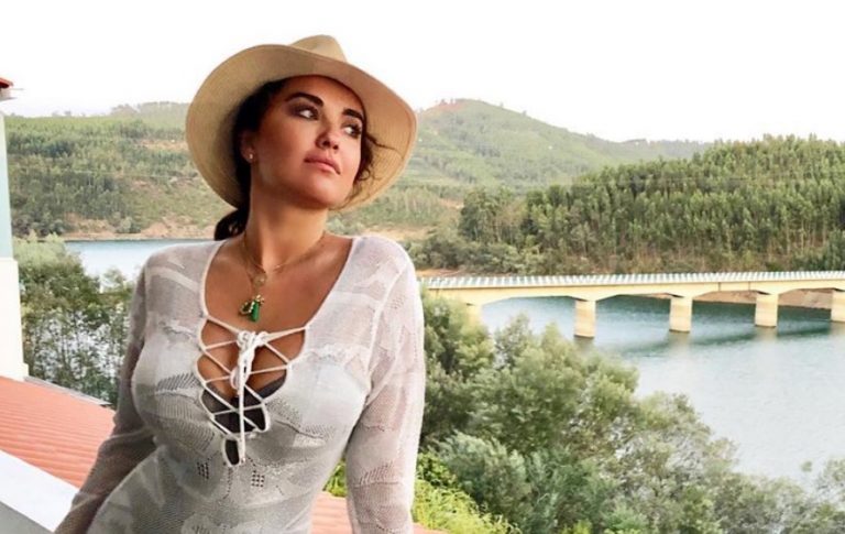 Harrojeni foton nudo të Rita Orës, motra e saj sapo ‘goditi’ në shenjë