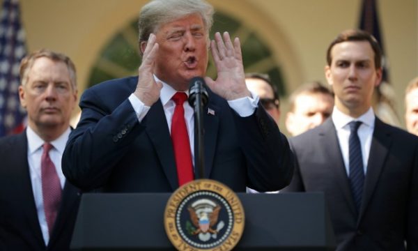 Trump aspak i shqetësuar nga thirrjet për votëbesim kundër tij