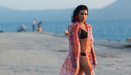 Jonida Maliqi provokon nga pushimet, shfaqet atraktive