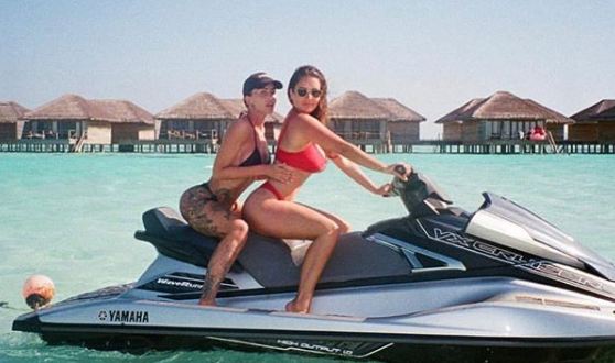 Dafina Zeqiri uron mikeshën e saj për ditëlindja, shfaqen atraktive
