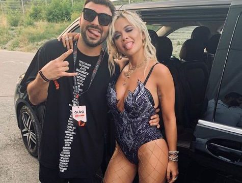 Nëna e Rita Orës komenton tek Ledri, ka një pyetje!