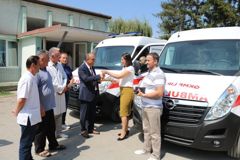 QKMF bëhet me dy autoambulanca të reja