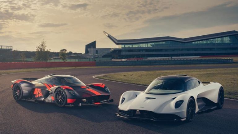 Aston Martin i vuri në pistë modelet Valkyrie dhe Valhalla