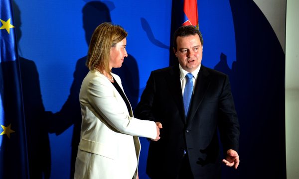 Përplasje për Kosovën në Helsinki, Mogherini ia kthen keq Daçiqit