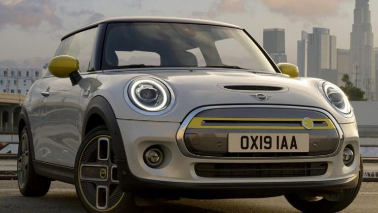Kërkesa të vazhdueshme për para porositjen e Mini Cooper SE