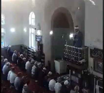 Mesazhe solidariteti dhe për respektimin e femrës së Kurban Bajrmait (Pamje nga Xhamia e Lipjanit)