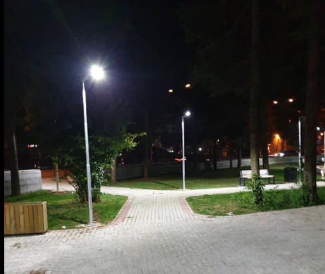 Ndriçimi publik në parqet e qytetit (FOTO)