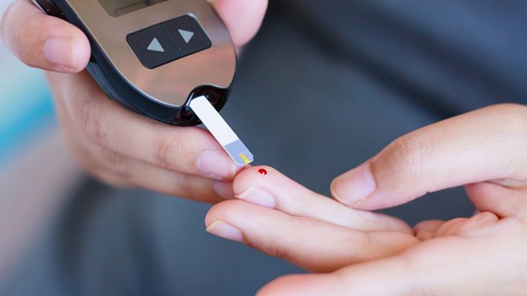 Simptomat e zakonshme të tipit 1 dhe 2 të diabetit, të cilat nuk duhet t’i injoroni