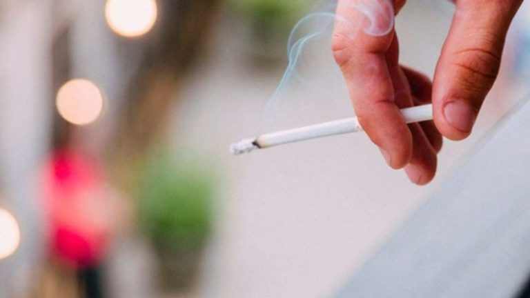 Freskoni dhomat e shtëpisë, zgjidhni telashet me tymin e duhanit