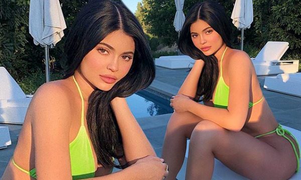 Kylie shfaqet seksi me bikini duke reklamuar atletet e reja