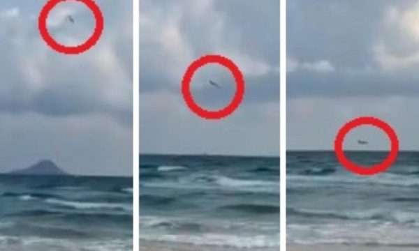 Momenti kur aeroplani i ushtrisë spanjolle përplaset në detMomenti kur aeroplani i ushtrisë spanjolle përplaset në det