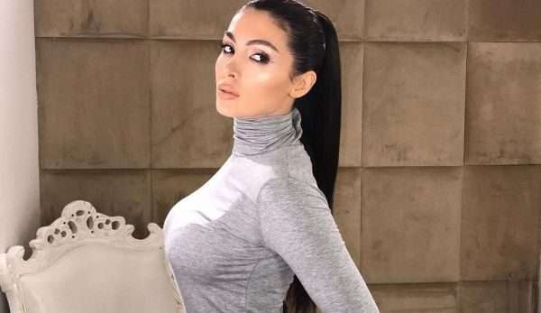 Nora publikon një selfie, merr vëmendje me grimin