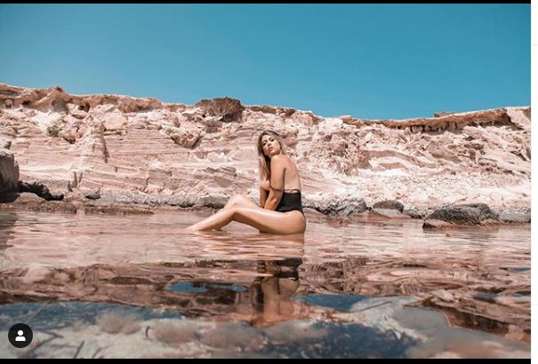 Gruaja e Icardi-t e bën “nxehtë” me pozat në bikini