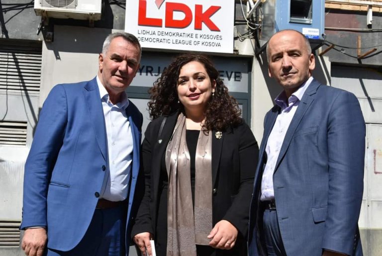 Imri Ahmeti krah Vjosa Osmanit dhe Gazmend Muhaxherit
