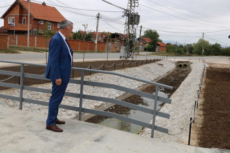 Kryetari Imri Ahmeti inspekton punimet në fshatin Gllogovc