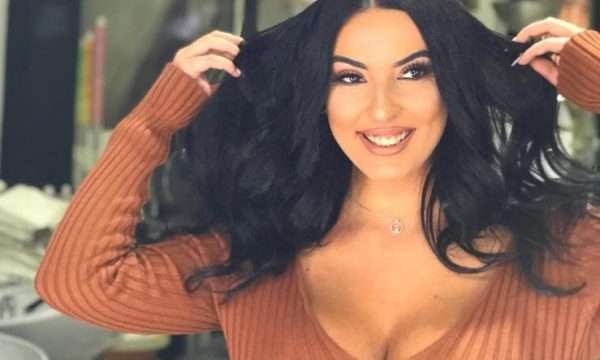 Blerona ‘ndez’ rrjetin, shfaqet super-tërheqëse në pamjen e fundit