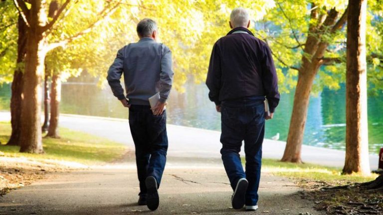 Prostata e shëndetshme: Shëtisni, notoni, pini më pak alkool!