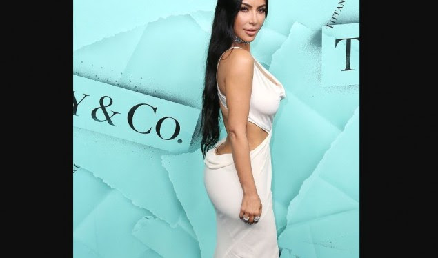 Kardashian dhe Jenner ekspozohen njësoj