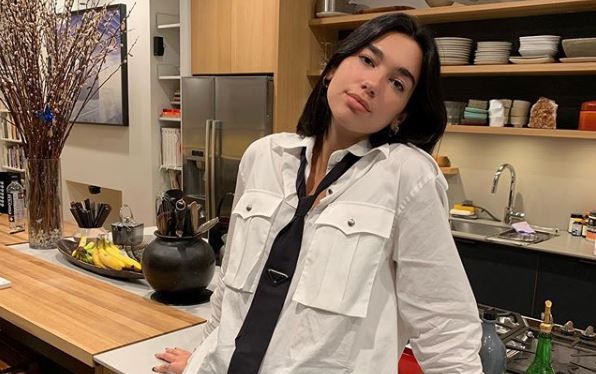 Dua Lipa ‘transparente’, ekspozon më shumë se ç’duhet